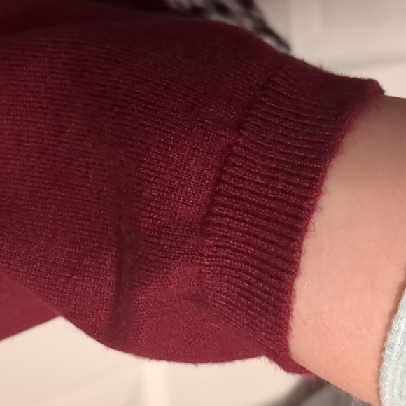 Burgundy sweater - Picture 5 of 5